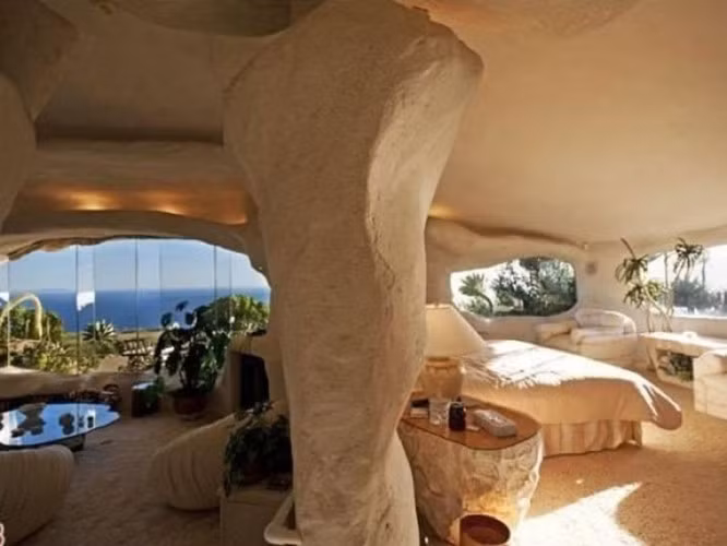 Nhà thời tiền sử.