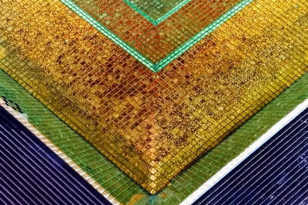 Gold Energy Pool, St. Regis resort, Lasa Có vẻ hồ bơi này đáng ra nên đặt trong cung điện của một vị vua. Nó được dát vàng nên nhìn cực kỳ sang trọng. Nước trong hồ bơi được pha ở mức hoàn hảo, từ độ mặn (liên quan đến nồng độ ion) đến nhiệt độ. Dù hơi nhỏ nhưng hồ bơi giúp bạn có thể thưởng thức khung cảnh tuyệt vời của dãy Himalaya, cảm nhận sự bình yên và vẻ đẹp của Tây Tạng.