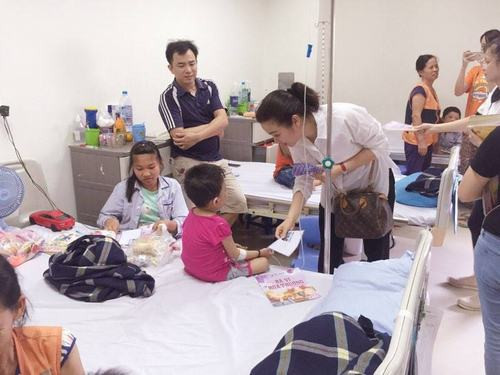 Chia sẻ về ý nghĩa của tình yêu trong cuộc sống, Nguyễn Hương cho biết: “Tình yêu rộng lớn lắm. Không chỉ yêu chồng con gia đình, sống có tình yêu công việc là nguồn cảm hứng phấn đấu, khắc phục khó khăn cho cuộc đời tốt đẹp hơn. Tình yêu con người với con người giúp mình biết lắng nghe chia sẻ và không oán giận, sẵn sàng bỏ qua cho nhau. Trong gia đình tình yêu cho chồng con là sự hy sinh nhún nhường. Nếu thiếu tình yêu cuộc sống sẽ trở nên vô vị, chẳng biết sống đẹp sống khỏe để làm gì”.