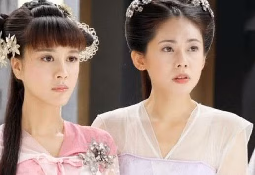 Cảnh tìm người chỉ có ở phim: Ở nhiều phim, khán giả bắt gặp nhân vật hối hả đi tìm người. Họ gặp bất kỳ ai trên đường để hỏi những câu như: "Người có thấy cô nương cao ngần này, gầy thế này?". Hoặc có lúc, họ tìm người với một bức tranh không hề giống người thật. Thế nhưng, câu trả lời nhận được bao giờ cũng là đối phương hét to: "Đúng rồi, đúng là người đó".