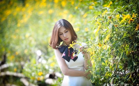 Thảo nguyên hoa Long Biên là địa điểm chụp ảnh đẹp ở Hà Nội được đông đảo giới trẻ thích thú khi đến đây.