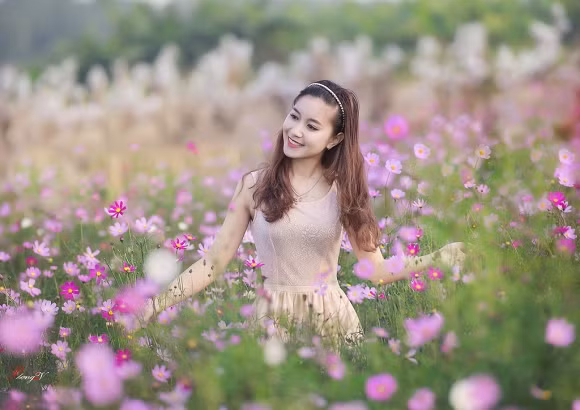 Thung lũng hoa Hồ Tây Thung lũng hoa Hồ Tây là địa điểm chụp ảnh được người Hà Nội vô cùng ưa chuộng trong thời gian gần đây.