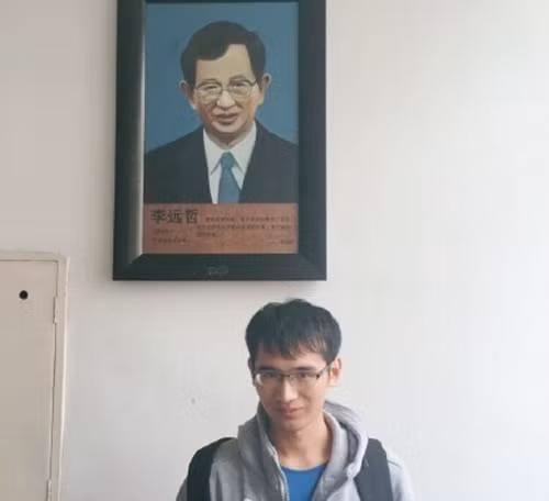 Không ngờ từ bức ảnh của một nữ sinh Nhật Bản đã khởi phát một phong trào gọi là "Kiếp trước của tôi là...", thu hút nhiều cư dân mạng tham gia.