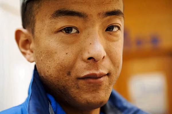 Chân dung chàng trai trẻ tuổi hiếu thuận nhưng lại thiếu may mắn trong cuộc sống.