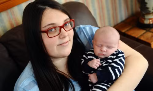 Charlotte Bryant và con trai đầu lòng.