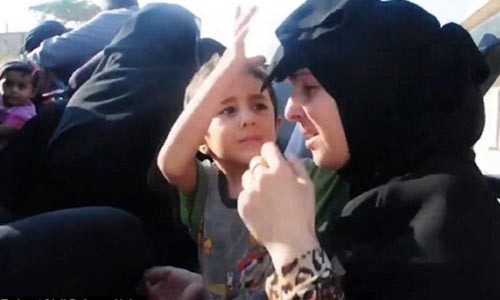 Cau be nhac me dung thao mang che mat lay dong trai tim