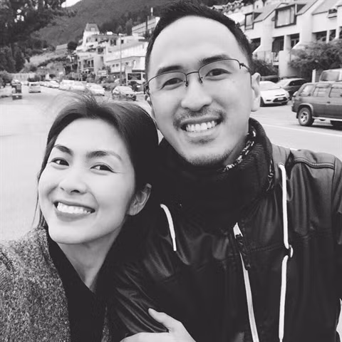 Sau khi sinh con cô và chồng cũng thường xuyên đi du lịch nghỉ dưỡng. Dù bận rộn với công việc và con nhỏ nhưng cặp đôi vẫn có những khoảng thời gian hạnh phúc riêng chỉ có 2 người.