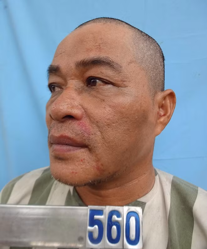 Dung man kich danh roi vang gia de lua nguoi di duong