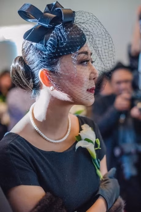 Năm 2004, ở tuổi 39 MC Kỳ Duyên tái hôn với nam luật sư kiêm MC Trịnh Hội . Tuy nhiên, sau 4 năm hạnh phúc nữ MC cũng lặng lẽ ra đi. Chị cho biết, khi chia tay đời chồng thứ hai Trịnh Hội , chị cùng mẹ và hai con ra khỏi nhà "tay trắng", phải thuê nhà ở. Lúc đó, cả nhà chỉ có một tấm nệm nằm dưới đất để ngủ. Sau hai lần hôn nhân đổ vỡ và trắng tay, nữ MC hải ngoại hiện không mặn mà chuyện kết hôn, dù chị và bạn trai Duy Hân hiện tại đã gắn bó gần một thập kỷ. Chiến Thắng Năm 2015, Chiến Thắng gây bất ngờ khi tuyên bố đã chia tay người vợ thứ 2. Anh quyết định ra đi "tay trắng", để lại toàn bộ tài sản cho vợ cũ và con. Anh chỉ mang theo chiếc xe để làm phương tiện đi lại.