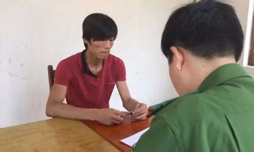 Phe ma tuy nam thanh nien cham lua dot nha me ke