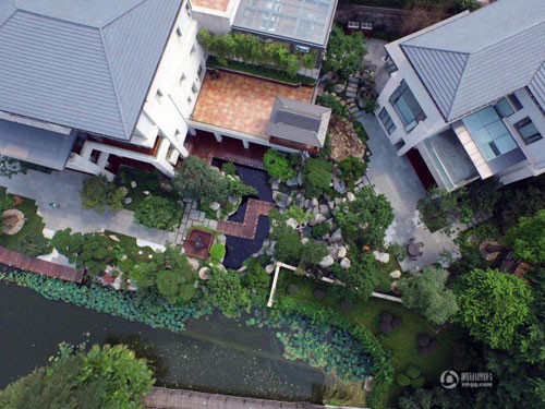 Các loài kì hoa dị thảo và nơi nghỉ ngơi trong khu vườn có giá “trên trời”.