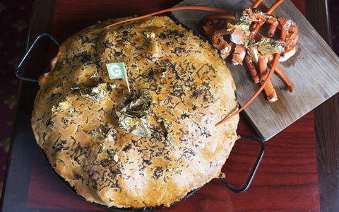 Món Posh Pie có giá 9.484 ở Sydney (Australia) có thành phần là thịt bò hảo hạng và nấm truffle đen cực hiếm và siêu đắt đỏ.