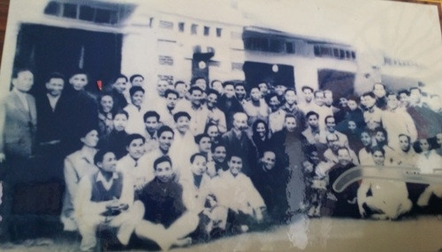 Các chiến sỹ chụp ảnh cùng Bác Hồ.