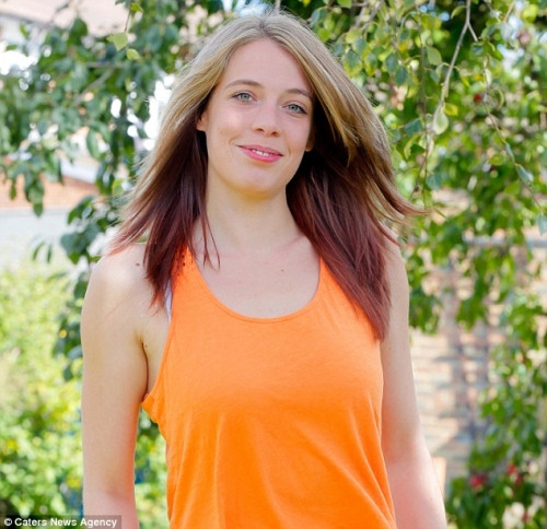 Chỉ sau 4 tháng, Amy Wade đã bóc mẽ được hơn 100 đàn ông phản bội vợ và bạn gái chỉ thông qua bẫy mạng xã hội.