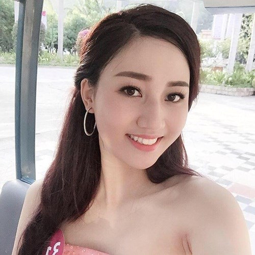 Những hình ảnh đầu tiên khi Trà My bắt đầu tham gia cuộc thi, cô gần như "lột xác" hoàn toàn.