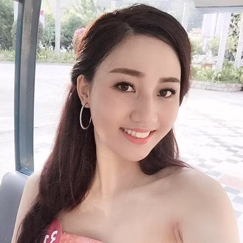 Những hình ảnh đầu tiên khi Trà My bắt đầu tham gia cuộc thi, cô gần như "lột xác" hoàn toàn.