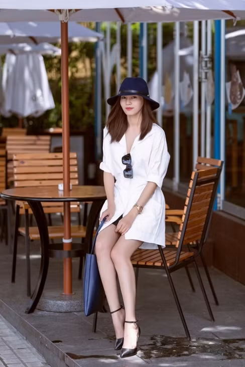 Cũng từ đó, quán quân Bước nhảy hoàn vũ Lan Ngọc bắt đầu thay đổi hình ảnh của chính bản thân. Không gói gọn với trang phục nhẹ nhàng, nữ tính, cô ngày càng biến hóa với thời trang từ đường phố đến thảm đỏ. Ảnh: Chanh Nguyễn