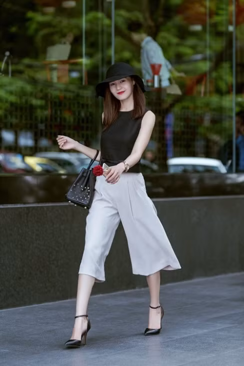 Trên trang facebook cá nhân của Lan Ngọc cũng thường xuyên cập nhật những hình ảnh, xu hướng mới đến với người hâm mộ. Ảnh: Chanh Nguyễn