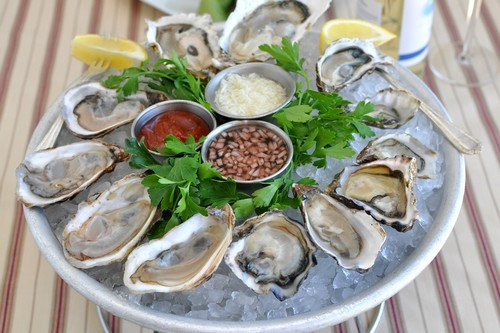 Hàu biển: Hàu chứa nhiều kẽm giúp tóc tăng trưởng nhanh và duy trì các tuyến dầu ở mức phù hợp.