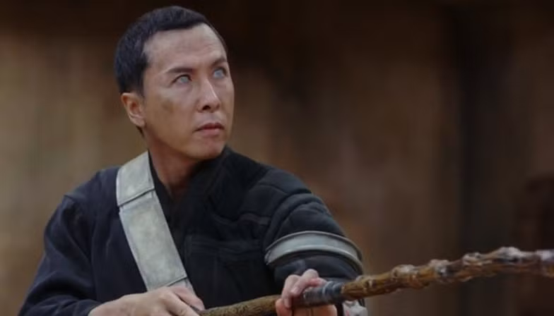 Có thể thấy, nhân vật này của Chân Tử Đan được xem là tuyến quan trọng của bộ phim. Việc nhà sản xuất mời một ngôi sao tên tuổi gốc Hoa như Chân Tử Đan góp mặt trong bộ phim cho thấy sự chú trọng của họ tới thị trường đất nước tỉ dân. Đáng tiếc, hình ảnh đoàn phim công bố mới đây lại làm thất vọng khán giả Trung Quốc. Thậm chí dấy lên những ý kiến tiêu cực khi cho rằng, Hollywood đang cố tình o bế một ngôi sao hạng A của châu Á như Chân Tử Đan bằng cách để nhân vật của anh trở nên mù lòa và phải cầm bát lê la đầu đường xó chợ xin ăn. Điều này khiến họ cảm thấy "mất mặt".