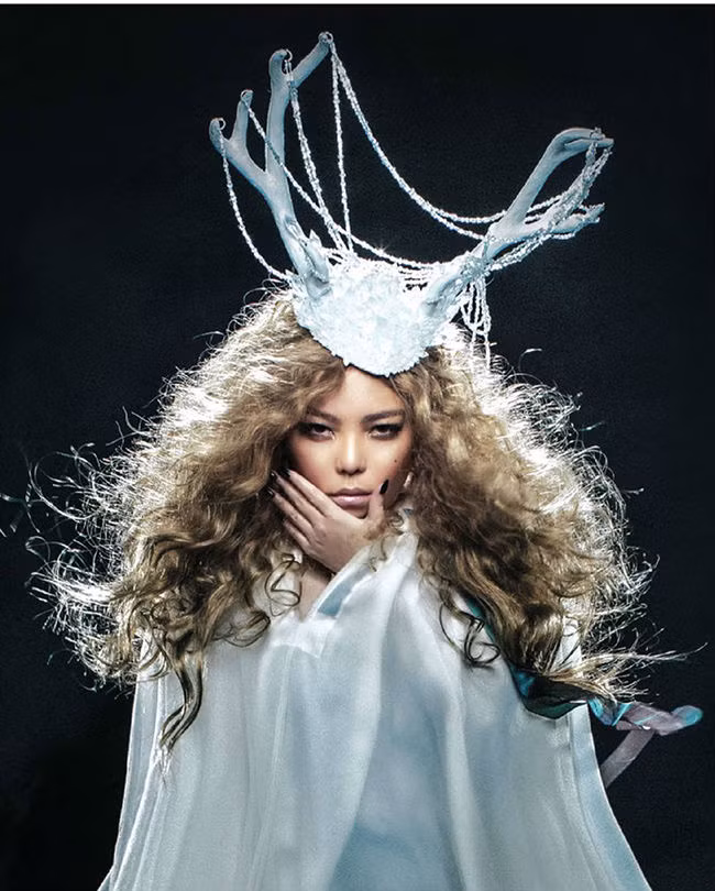 Về sau cô kết đôi với mỹ nam Sam, một nhân viên pha chế rượu có ngoại hình đẹp. Huệ Muội không ngần ngại bỏ tiền mở cho bạn trai một quán bar hoành tráng.