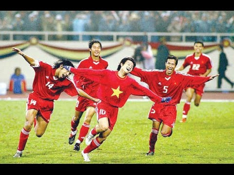 Và vì vậy, Quyến chỉ nhận được tiền công cho trận thắng Myanmar ở vòng bảng theo đúng “kịch bản” là thắng 1 bàn chênh lệch đã thỏa thuận trước. Bấy nhiêu đó cũng quá đủ để thần đồng bóng đá một thời nhận hình phạt nặng nề để trả giá cho hành động bán độ của mình. Thực tế sự anh sa ngã vì những lý do không đáng bởi trước mắt tiền đạo xứ Nghệ khi đó là cả một tương lai tươi sáng.