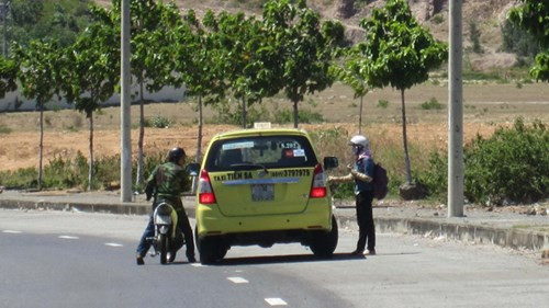 Xe om long hanh gianh lanh dia bat khach-Hinh-2