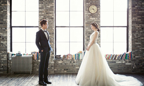 Lay chong tuoi nay, chi viec “ngoi mat an bat vang”