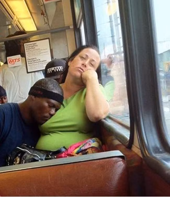 Không ngủ "ngon" mới là chuyện lạ.