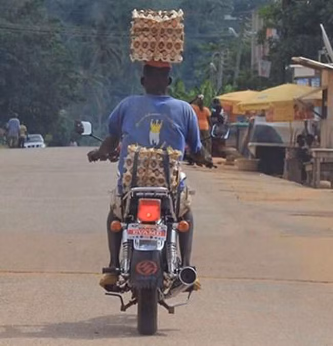 Lại thêm diễn viên xiếc đường phố.