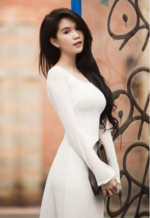 Hiện nay, Ngọc Trinh sở hữu làn da trắng "vạn người mê".