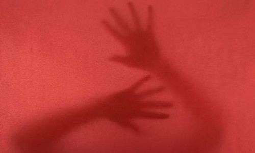 Canh sat Dubai pha duong day buon nguoi cuu mot co gai Viet