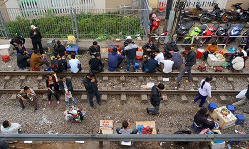 Hien ngang uong nuoc 