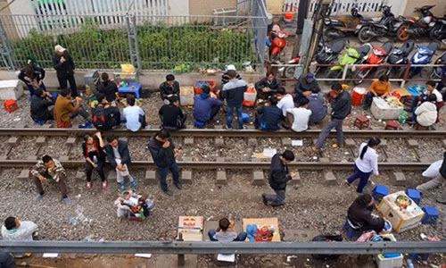 Hien ngang uong nuoc 