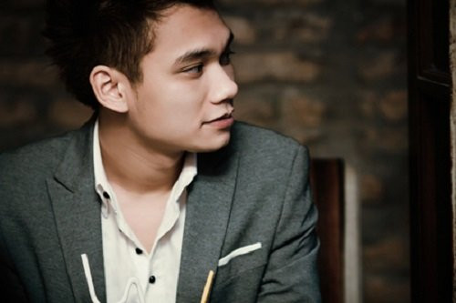 Khac Viet tung bi fan cuong xe tan quan ao-Hinh-2