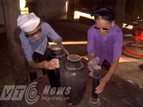 Bi an ngoi nha co cua Tong Coc va ba chua tho Nom-Hinh-3