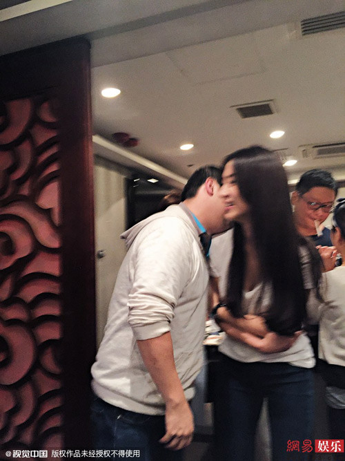 Theo một số nguồn tin từ báo điện tử Hong Kong, chỉ có nữ diễn viên Alan bỏ về giữa chừng, còn các người đẹp đều được trả tiền để ở lại bữa tiệc thâu đêm với các “Phú nhị đại” (tên gọi những thiếu gia thừa kế của các tập đoàn lớn ở Trung Quốc). Ngay sau khi những thông tin này bị phát tán trên mặt báo, nữ ca sĩ Vương Tú Lâm đã phủ nhận việc qua đêm với thiếu gia như lời đồn đại và cho biết đây chỉ là một bữa tiệc bình thường giữa những người bạn.