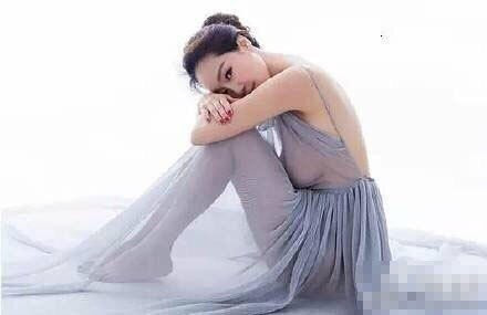 Bộ ảnh là món quà mà con gái tặng cô Tần nhân dịp bà tròn 50 tuổi.