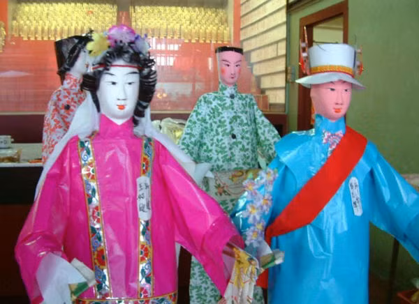 Ghe ron hu tuc dam cuoi ma dang “hoi sinh” o Trung Quoc