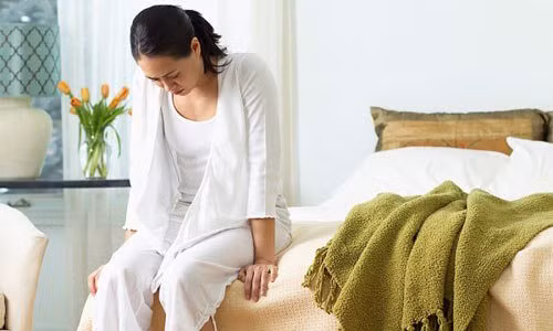 Suýt ngất lý do chồng qua lại với người đàn bà lớn tuổi Suyt ngat ly do chong qua lai voi nguoi dan ba lon tuoi