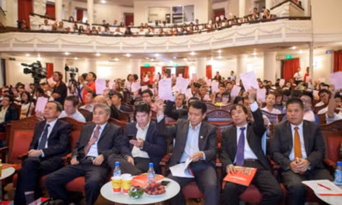 Vietjet tang “cua nha trong” cho co dong ca nhan