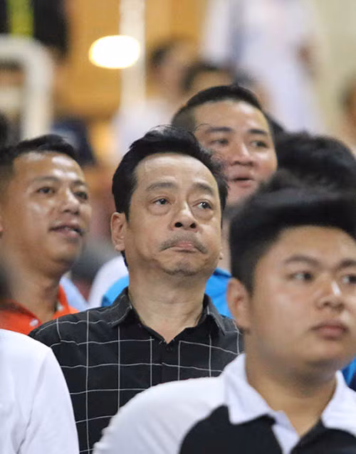 Mới đây, NSND Hoàng Dũng là tâm điểm chú ý khi xuất hiện tại khu vực khán đài A sân Mỹ Đình để cổ vũ cho U22 Việt Nam trong trận giao hữu với U20 Argentina. Nguyên giám đốc Nhà hát Kịch Hà Nội đang là gương mặt rất hot khi thủ vai chính Phan Quân trong bộ phim Người phán xử, thu hút được sự quan tâm lớn của khán giả.