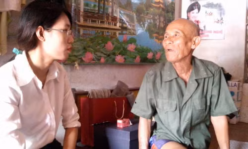 Cu ong 81 tuoi bi an oan Viet don keu oan bang mau