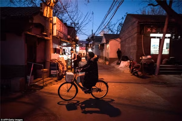 Xe đạp và xe máy là phương tiện chính trong này.