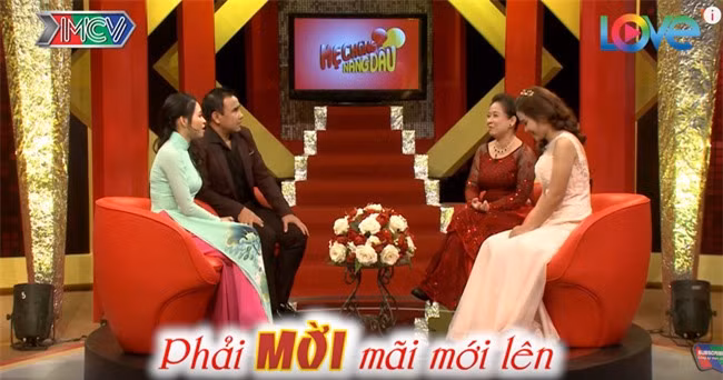 Me chong khui chuyen con dau ngu nuong tren truyen hinh “gay bao