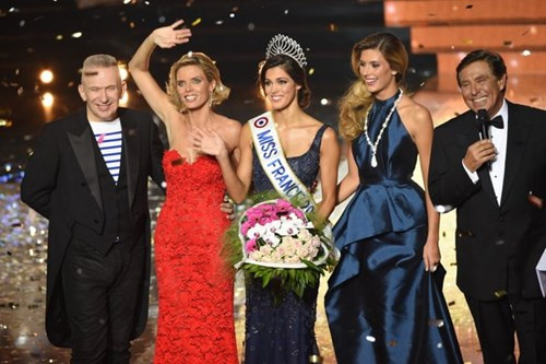 Giây phút đăng quang.