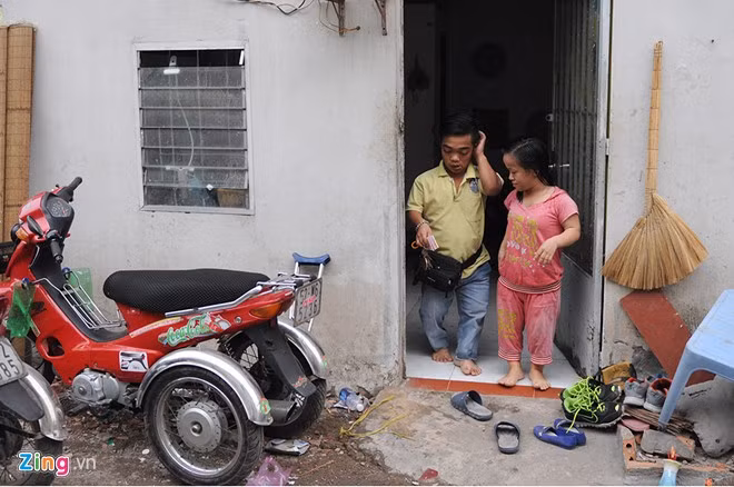 Anh Nguyễn Văn Lượng (26 tuổi, quê Đồng Tháp) và chị Nguyễn Thị Thu Đào (24 tuổi, quê Bình Định) gặp khiếm khuyết về cơ thể bẩm sinh khi cả hai đều chỉ cao 1,1 m.