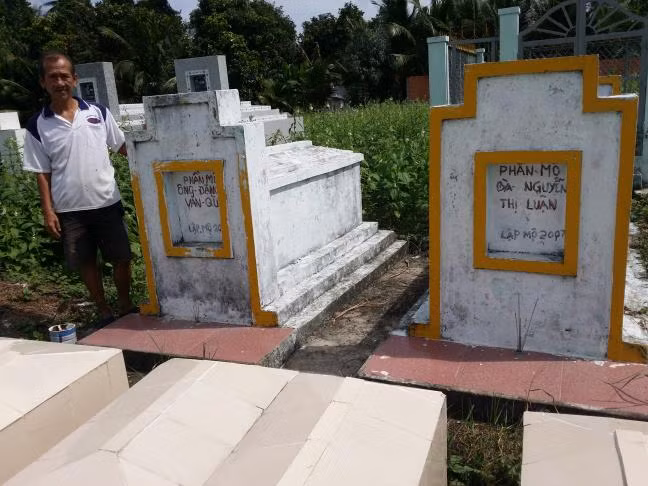 Nguoi bien vuon nha thanh nghia trang chon cat gan 100 nguoi ngheo