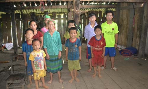 Vợ cả Ve cùng những đứa con của mình.