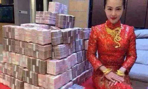 Kho hoi mon, sieu xe, biet thu gay choang vang cua cap doi tre